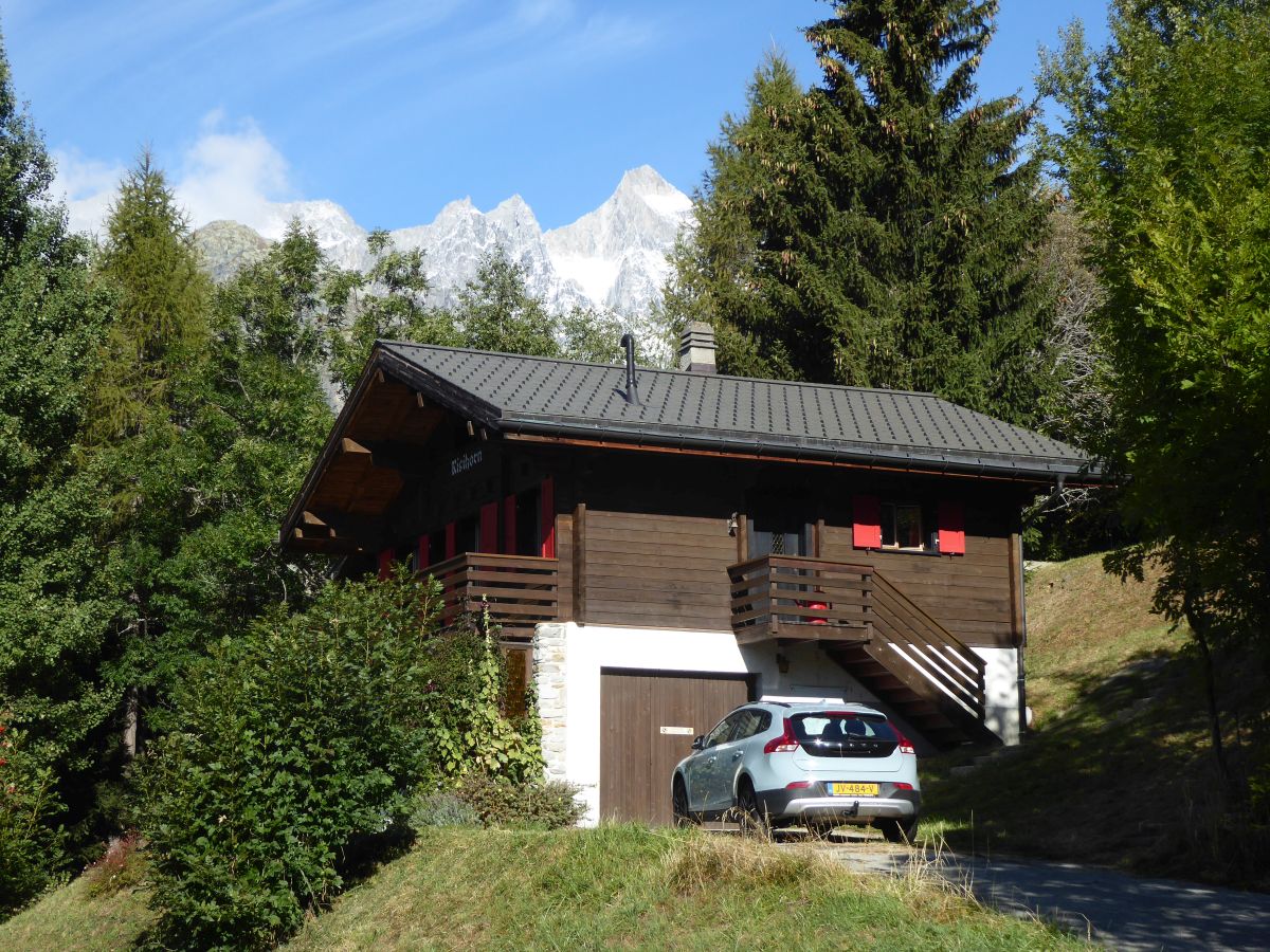 Het chalet in de middagzon